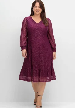 Abendkleid aus elastischer Spitze, mit Unterkleid