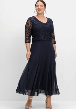 Abendkleid aus Mesh, mit Zierborten