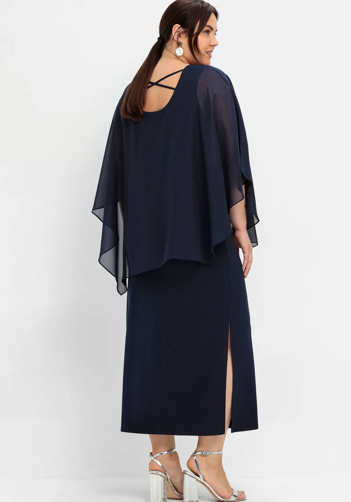 Abendkleid in A-Linie mit weiten Fledermausärmeln