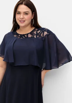 Abendkleid mit Cape aus Spitze, in Midilänge