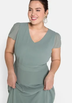 Abendkleid mit Flügelärmeln