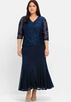 Abendkleid mit floraler Spitze