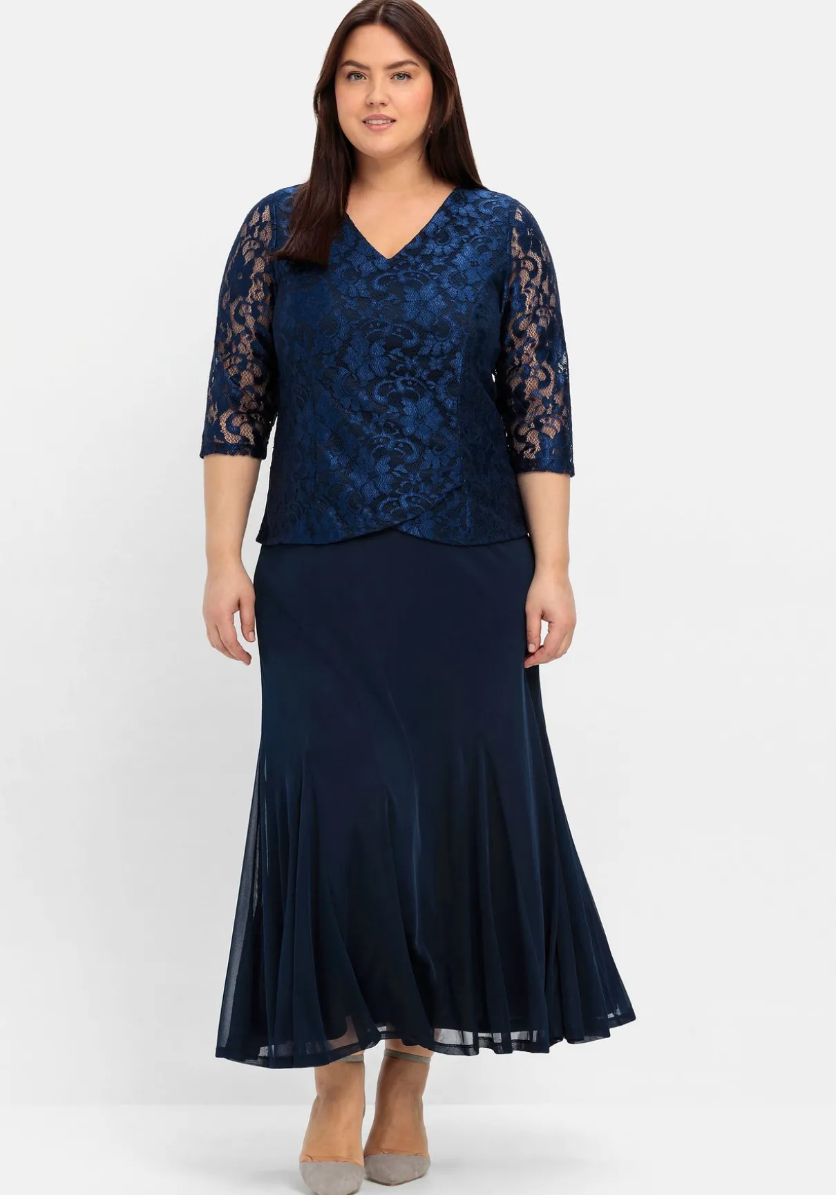 Abendkleid mit floraler Spitze