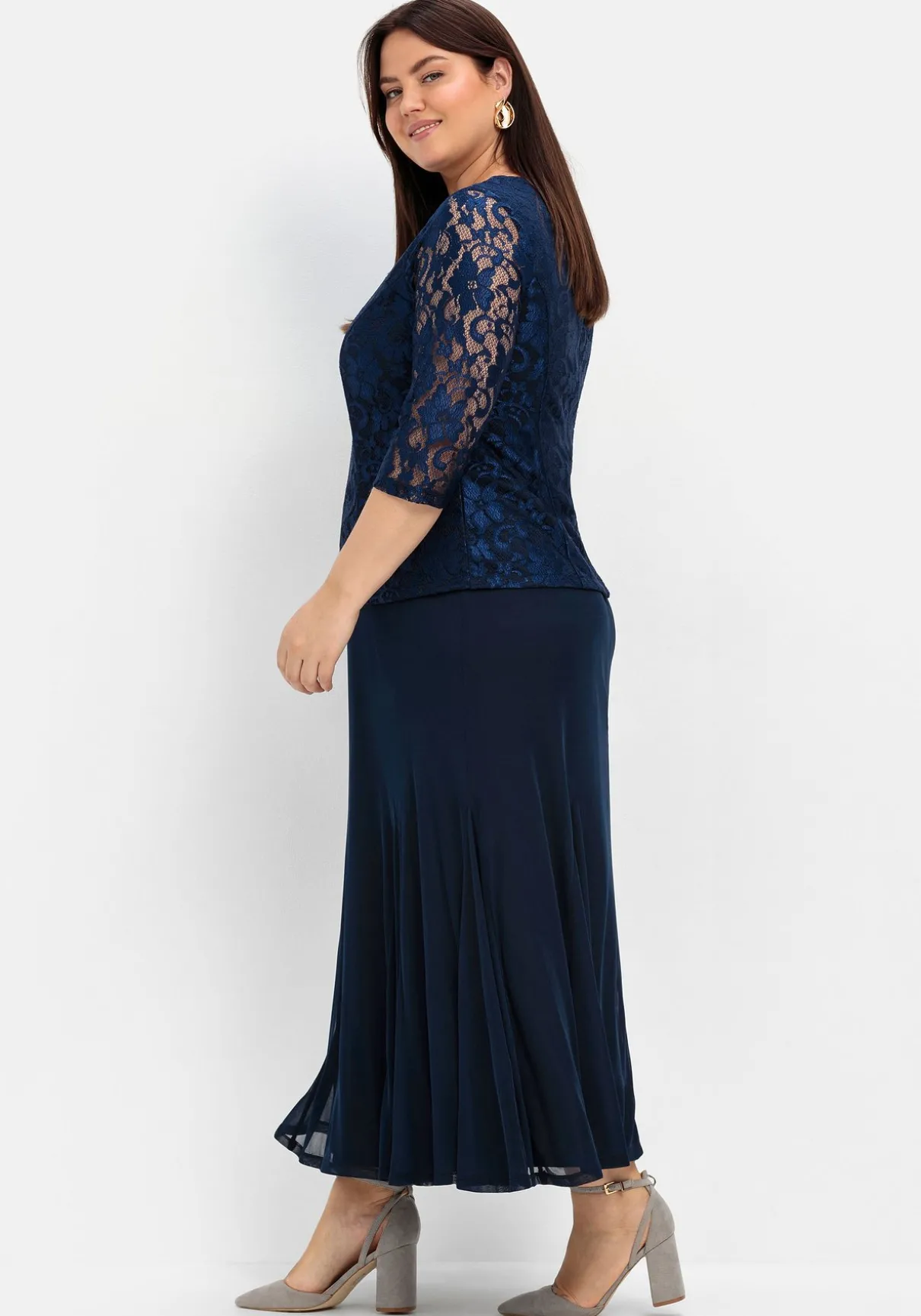 Abendkleid mit floraler Spitze