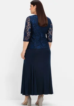 Abendkleid mit floraler Spitze