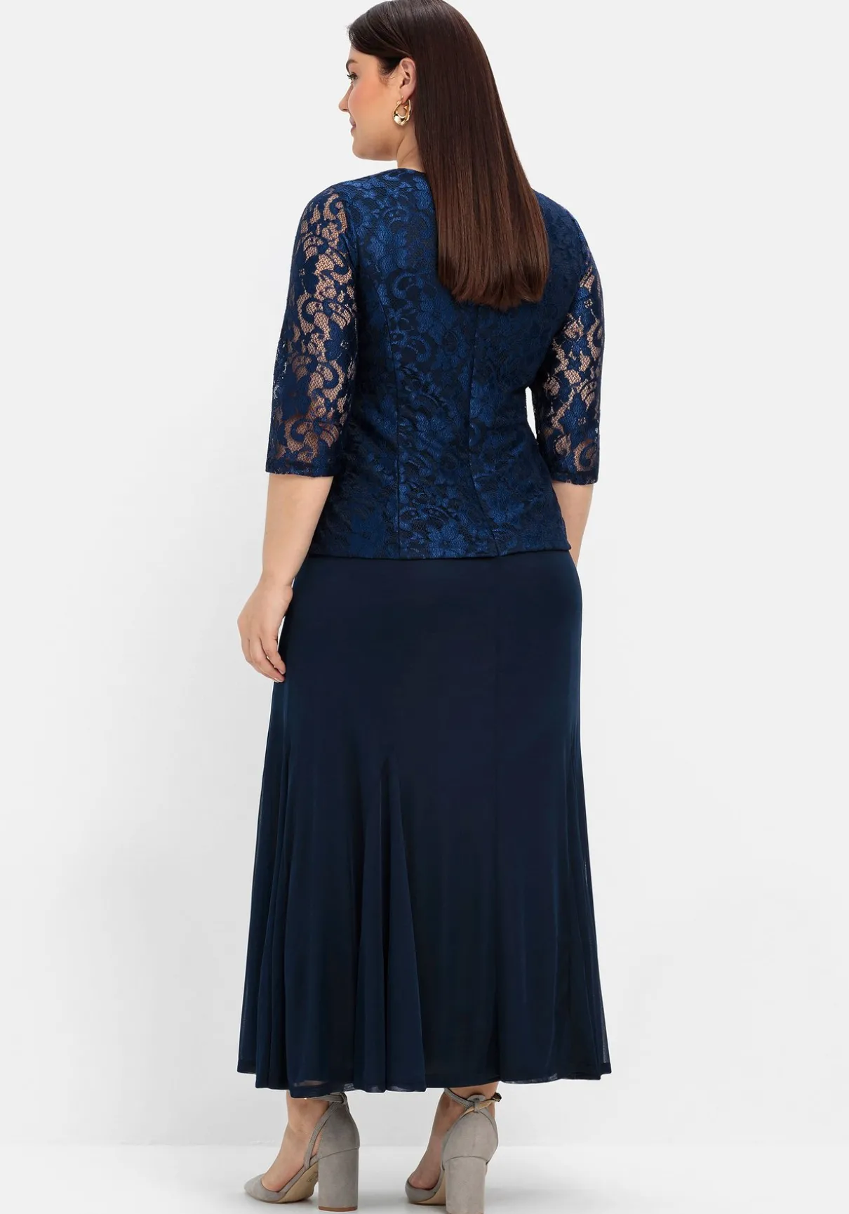 Abendkleid mit floraler Spitze