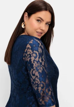 Abendkleid mit floraler Spitze