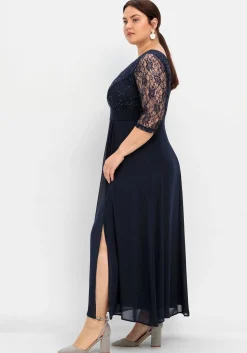 Abendkleid mit floraler Spitze