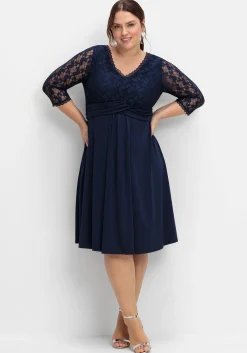 Abendkleid mit floraler Spitze und Zier-Knotendetail