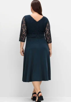 Abendkleid mit Oberteil aus floraler Spitze