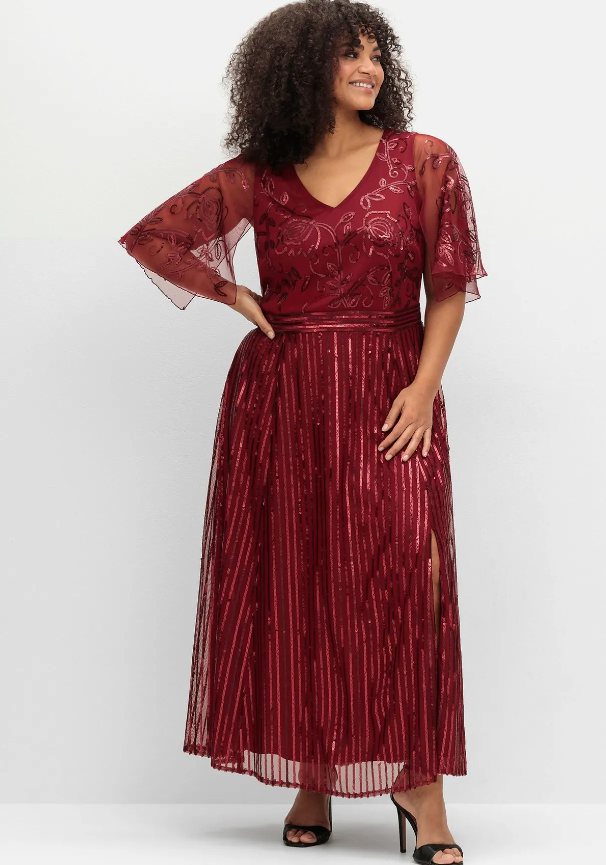 Abendkleid mit Pailletten und Meshrock