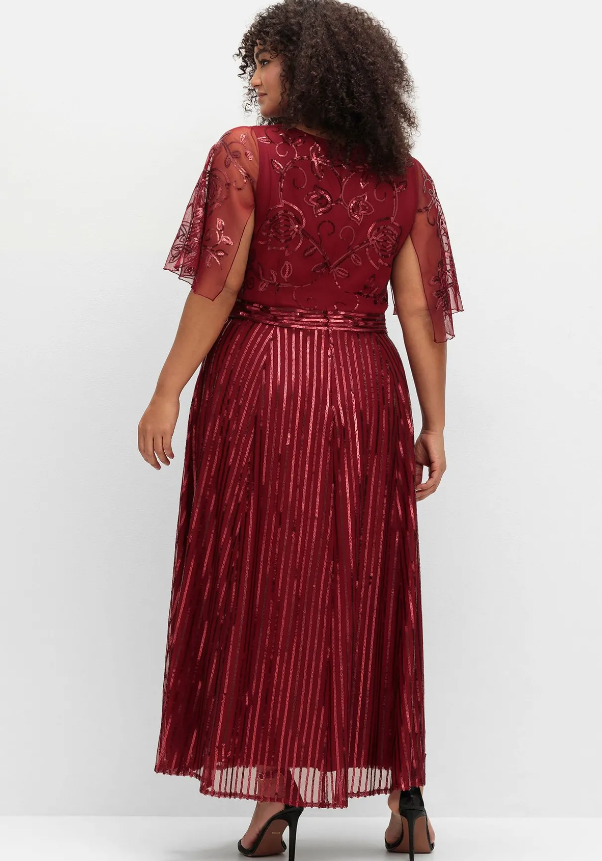 Abendkleid mit Pailletten und Meshrock