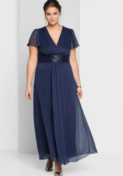 Abendkleid mit Schmuckbrosche, in A-Linie