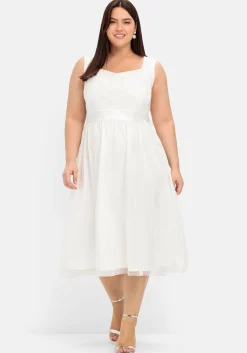 Abendkleid mit Stickerei und Perlen