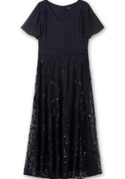 Abendkleid mit Stickerei und Pailletten am Rock