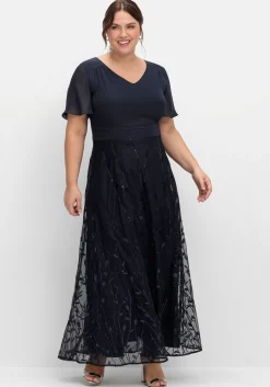 Abendkleid mit Stickerei und Pailletten am Rock