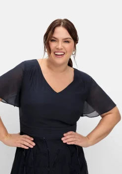 Abendkleid mit Stickerei und Pailletten am Rock