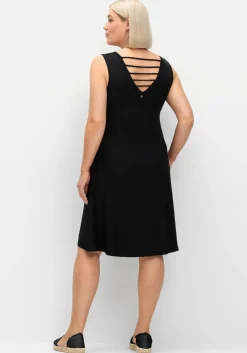 A-Linien-Kleid mit raffiniertem Rückenausschnitt