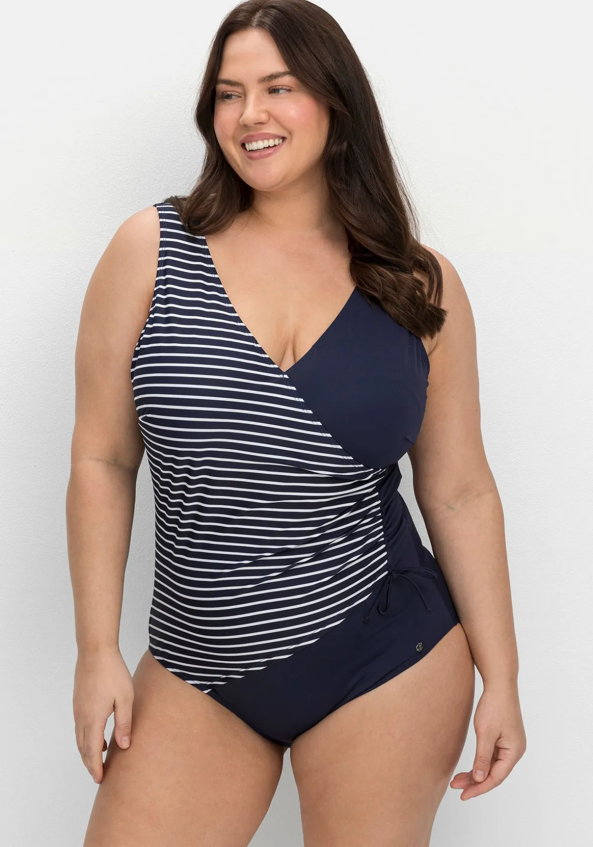 Badeanzug in Wickeloptik, mit Streifen