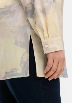 Batik-Longbluse mit Brusttasche und Krempelärmeln