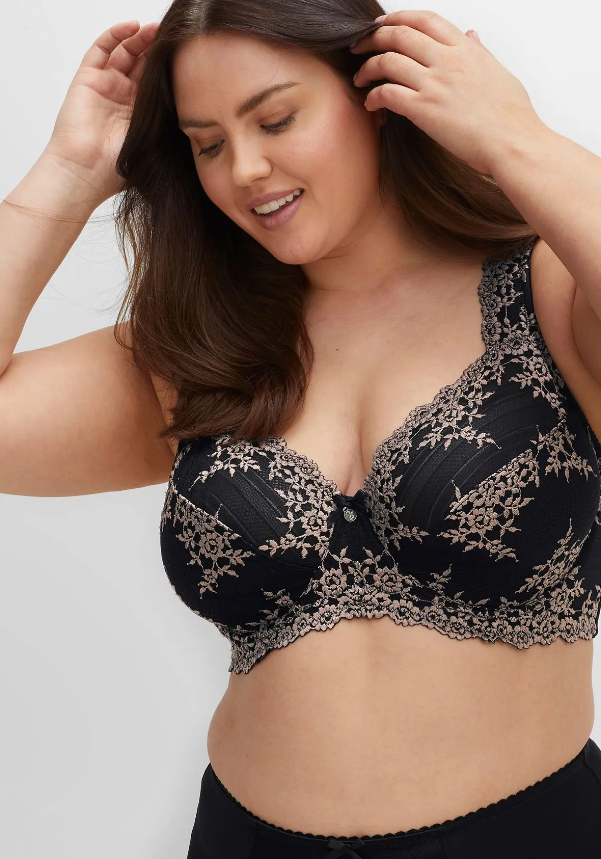 Bügel-BH mit Stickereispitze und Mesh-Einsätzen