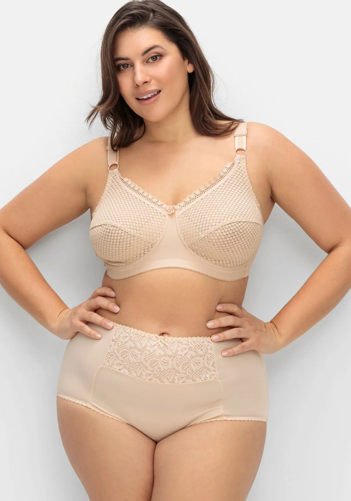 BH ohne Bügel mit Cups aus stabiler Spitze