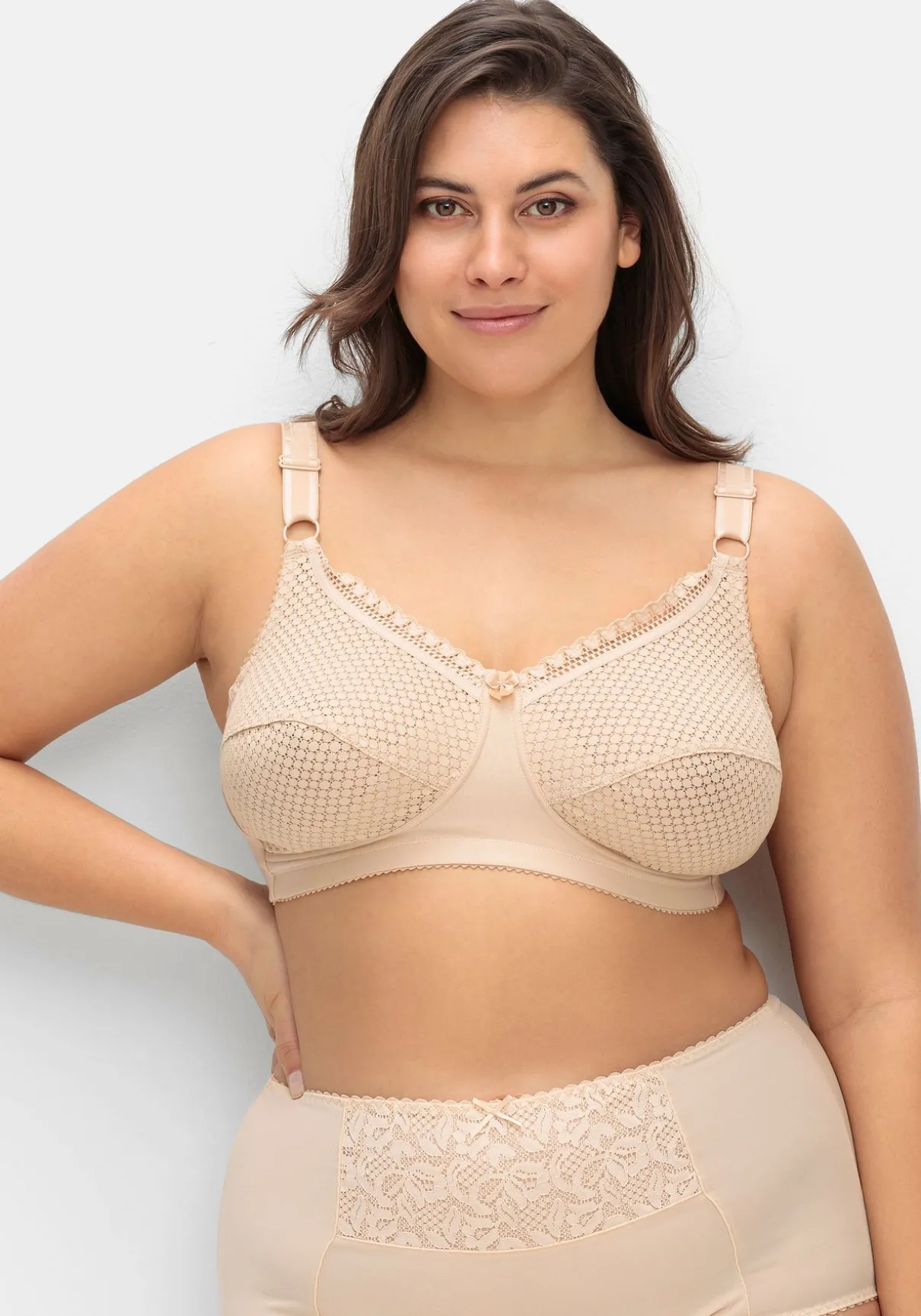 BH ohne Bügel mit Cups aus stabiler Spitze