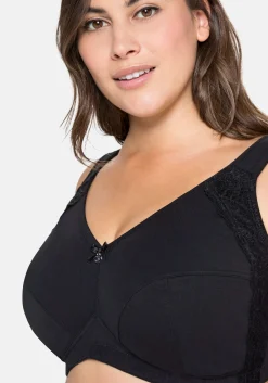 BH ohne Bügel, mit seitlichem Spitzenbesatz