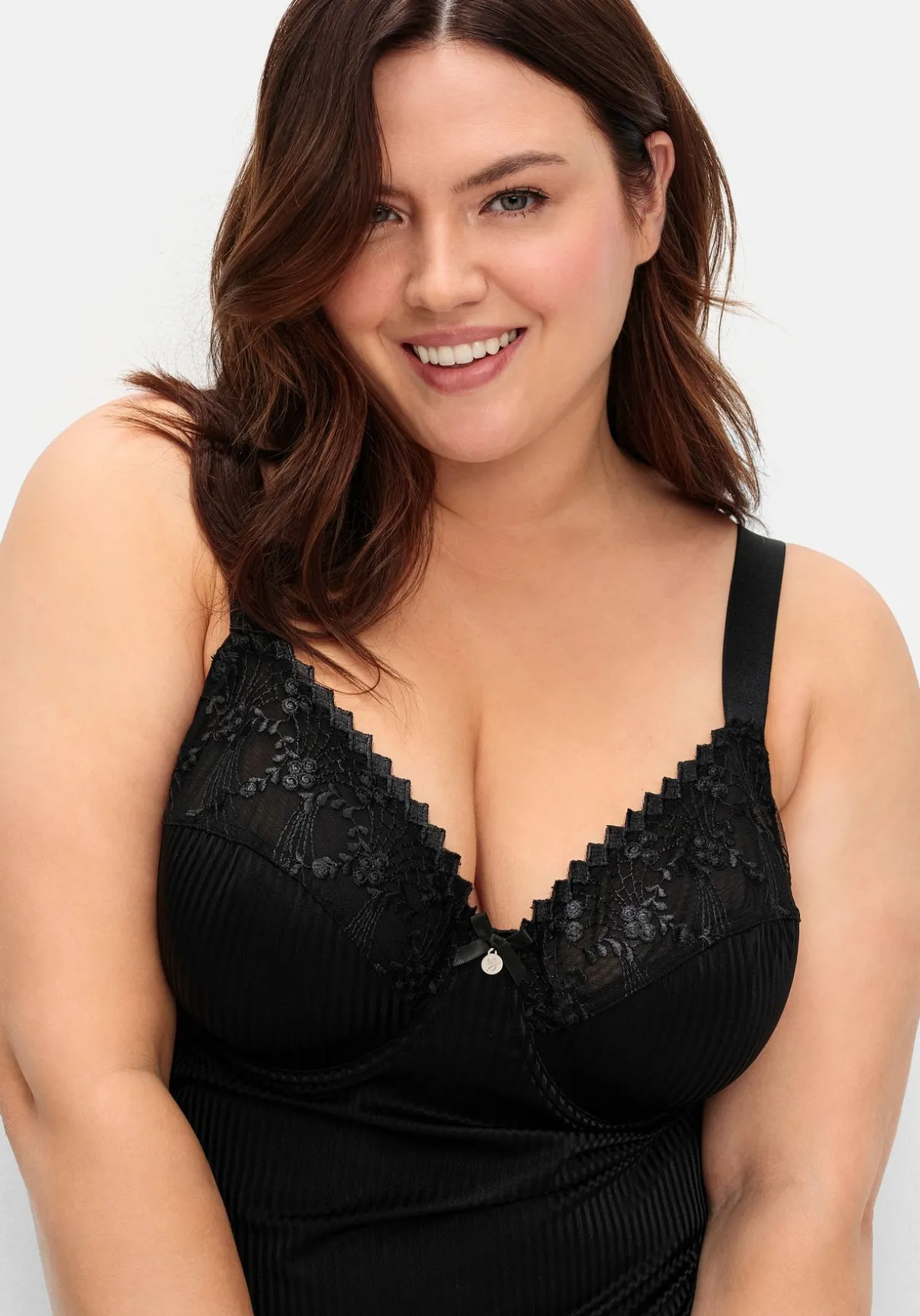 BH-Hemd mit Spitzen-Cups und tonigen Streifen