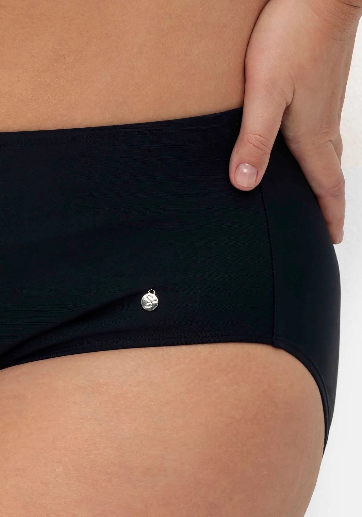 Bikinihose in hohem Schnitt, mit Shaping-Einsatz