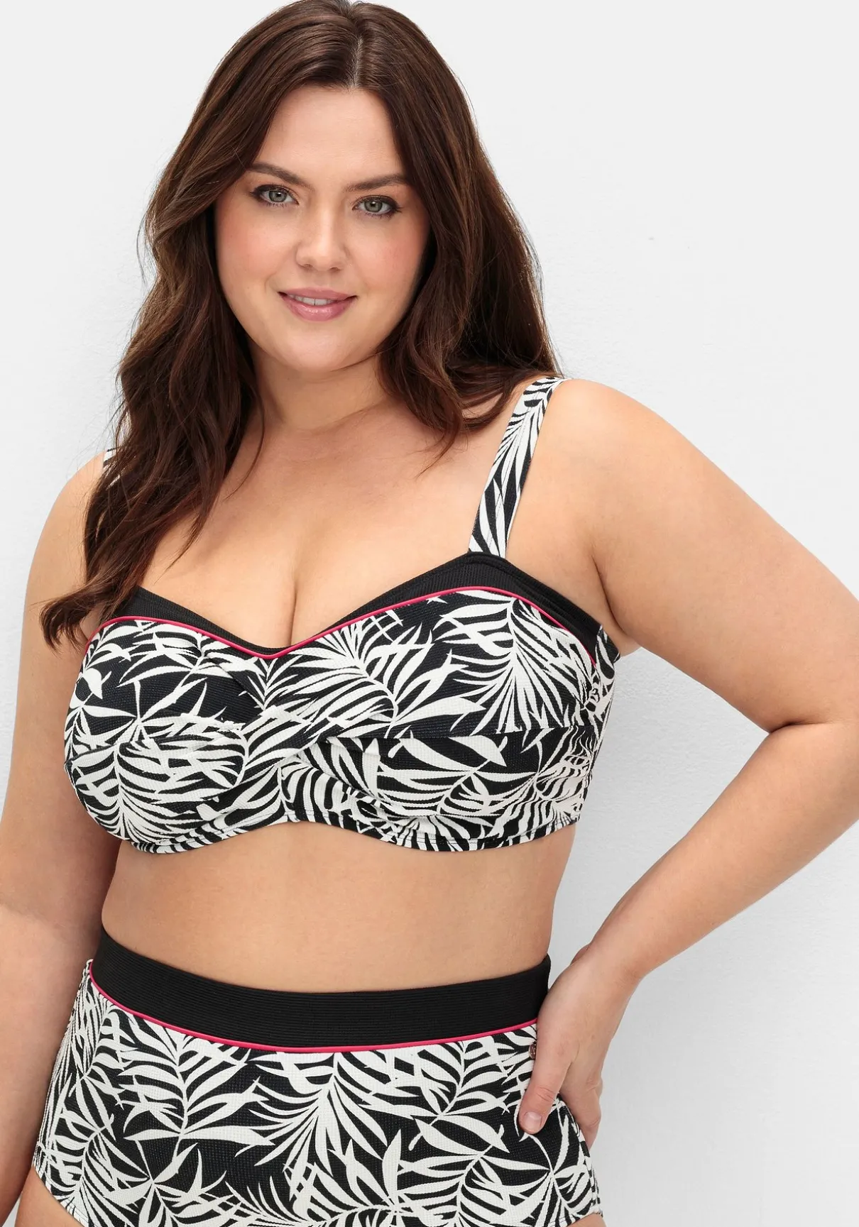 Bikini-Oberteil in Wickeloptik, mit Blätterprint