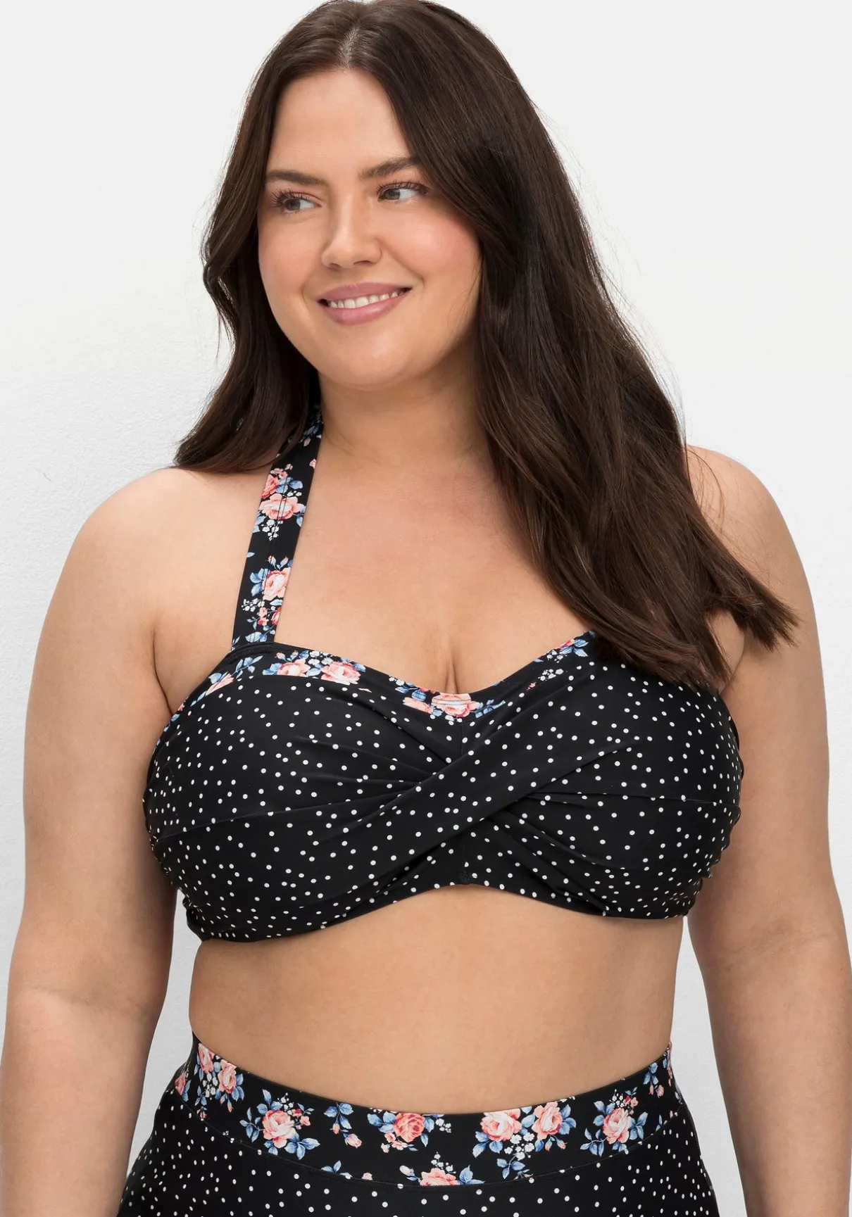 Bikinioberteil in Wickeloptik, mit Neckholder-Träger