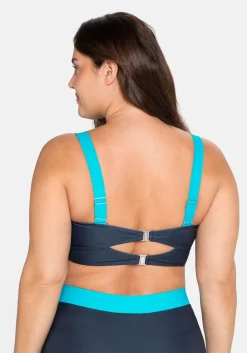 Bikinioberteil in Wickeloptik, mit wattierten Cups