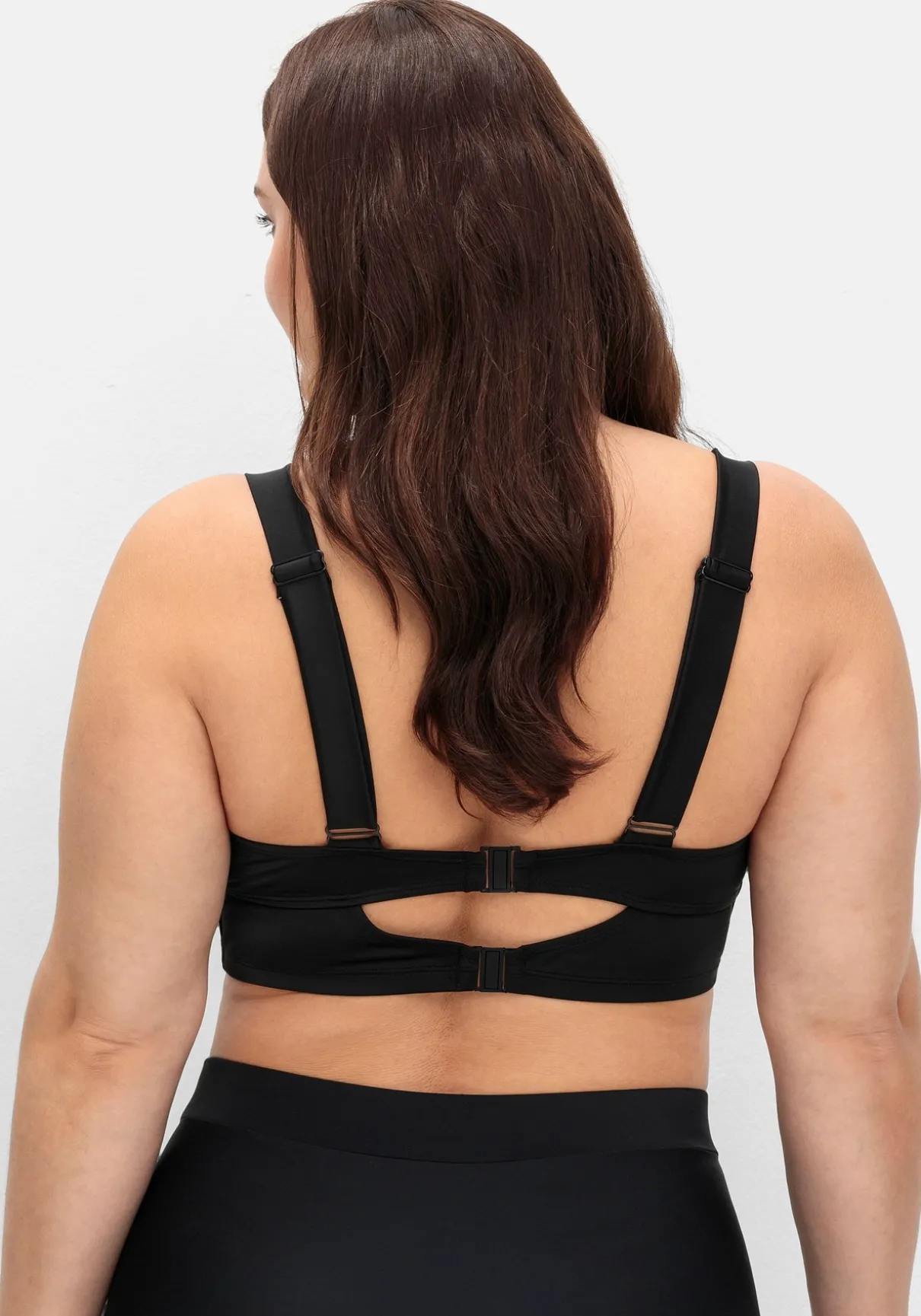 Bikini-Oberteil mit Bügeln und Schleife am Ausschnitt