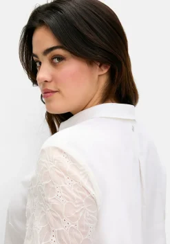 Bluse im Leinen-Mix, mit Ärmeln aus Spitze