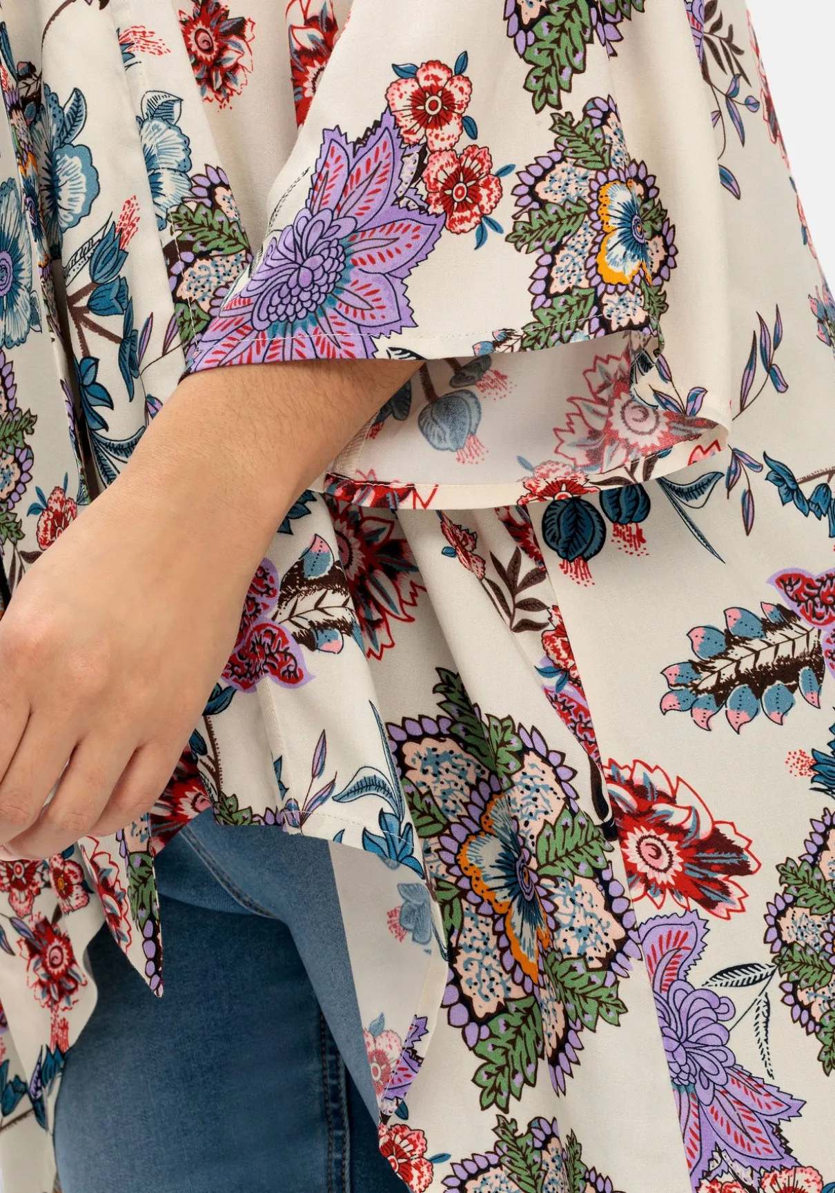 Blusenjacke im Kimono-Stil, mit Blumendruck