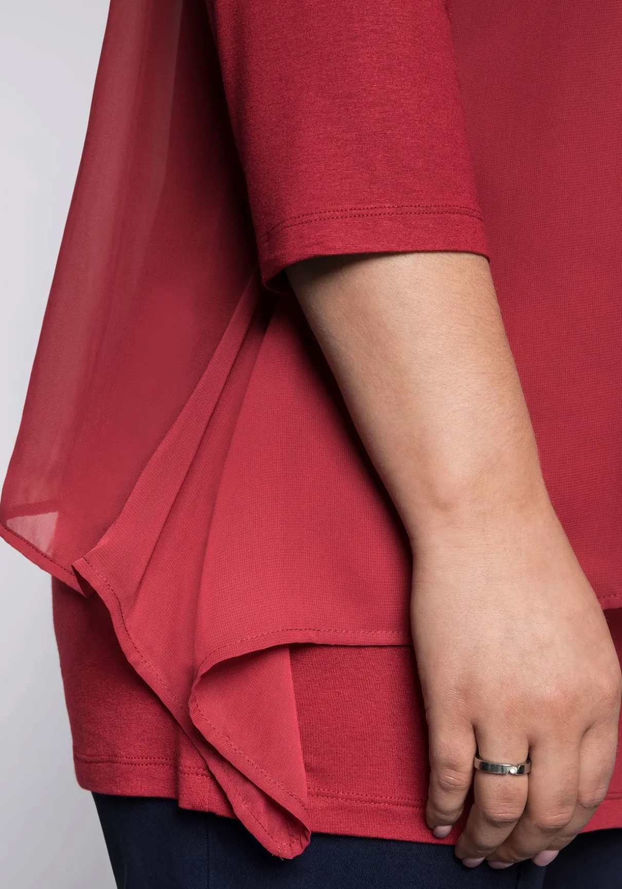 Blusenshirt in leichter A-Linie mit Zipfelsaum