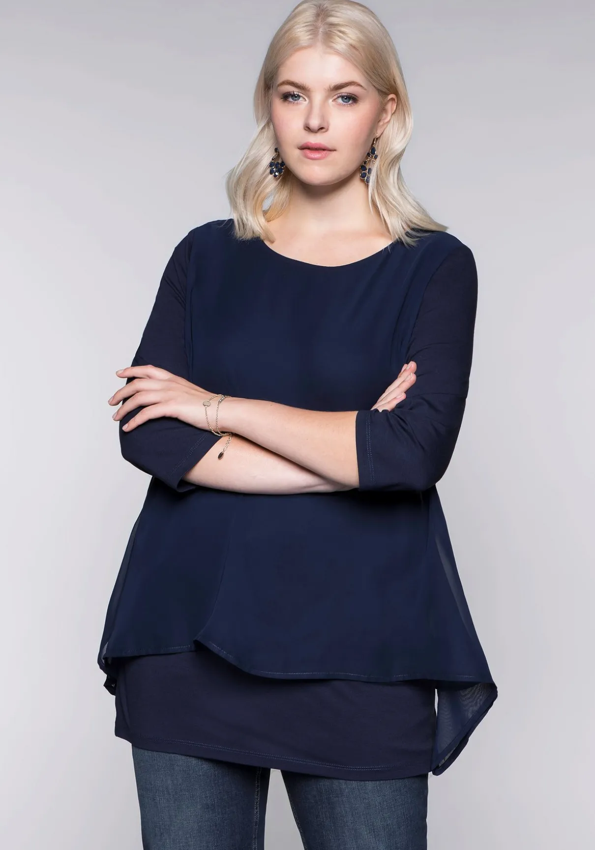 Blusenshirt in leichter A-Linie mit Zipfelsaum