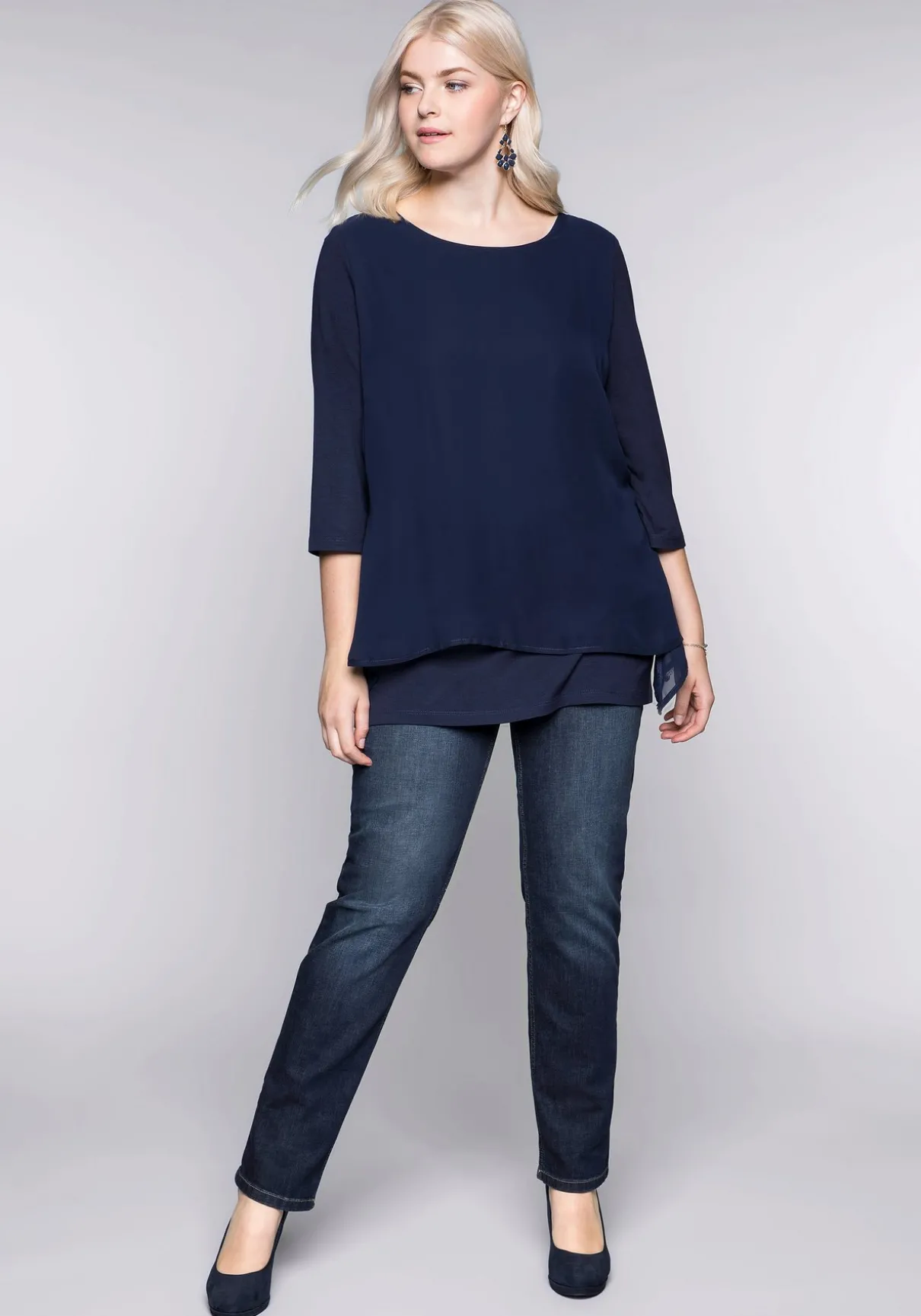 Blusenshirt in leichter A-Linie mit Zipfelsaum