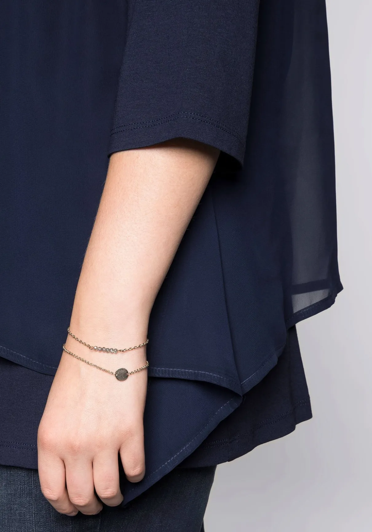 Blusenshirt in leichter A-Linie mit Zipfelsaum