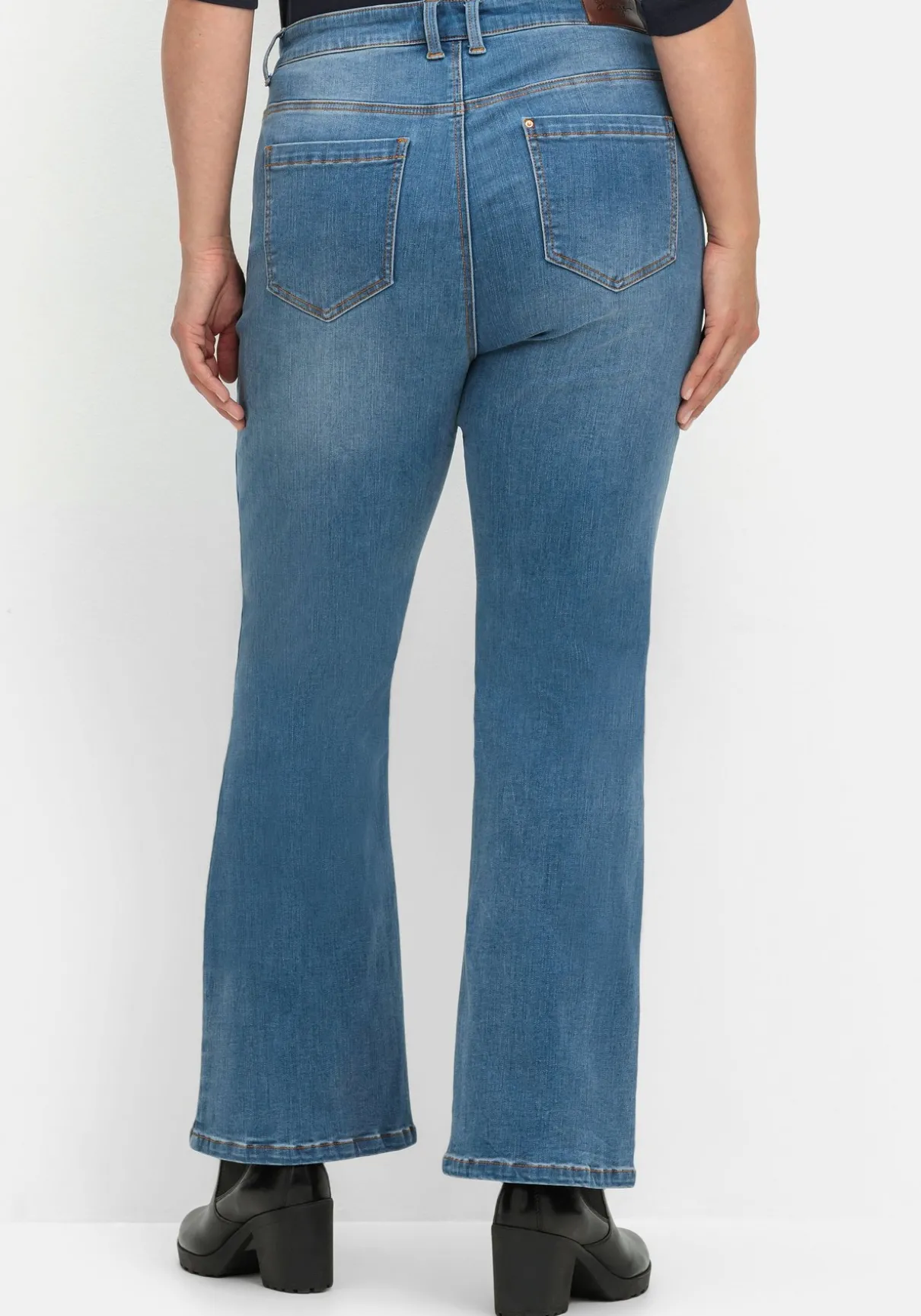 Bootcut Stretch-Jeans mit Bodyforming-Effekt