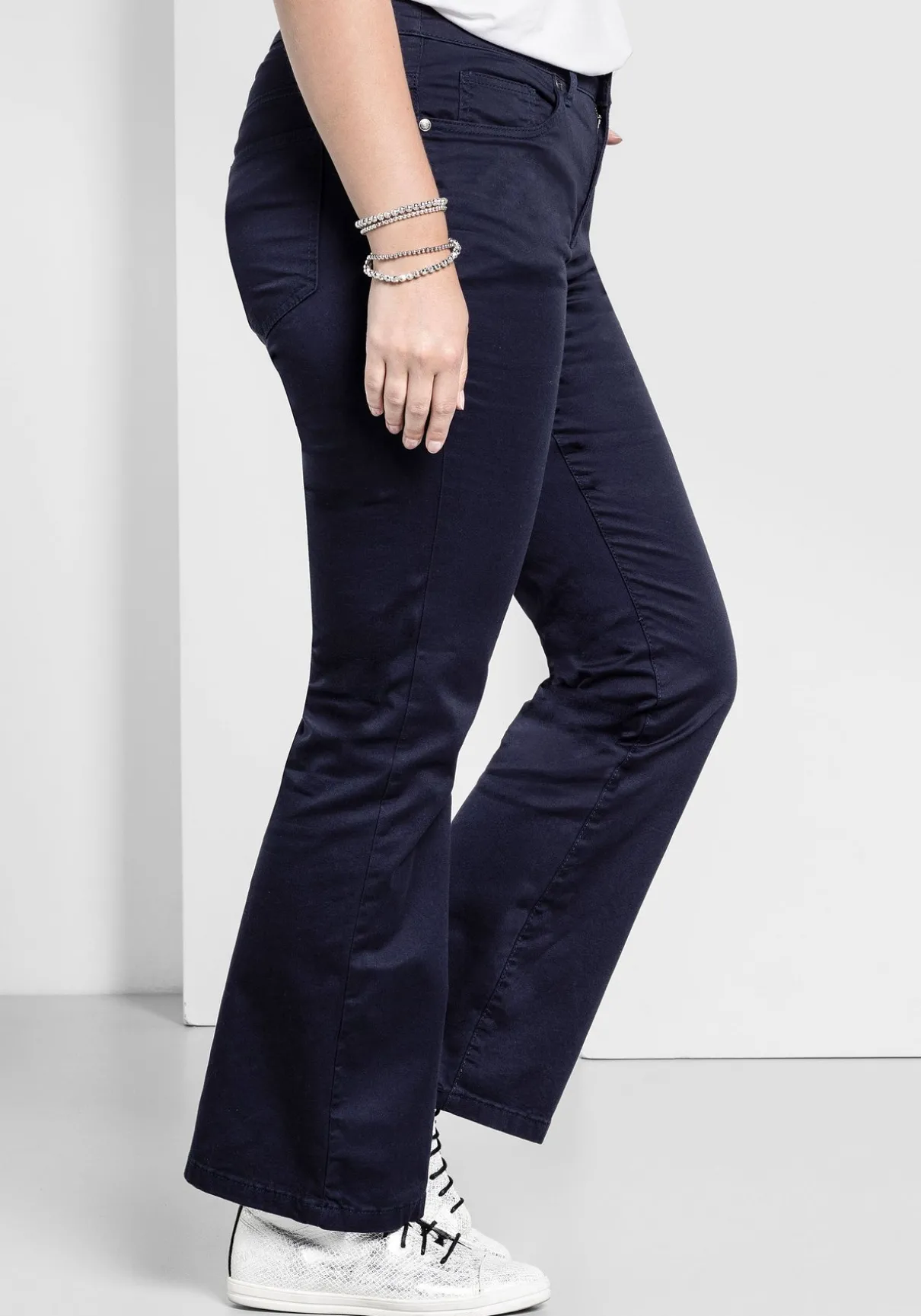 Bootcut-Hose aus elastischem Baumwoll-Twill