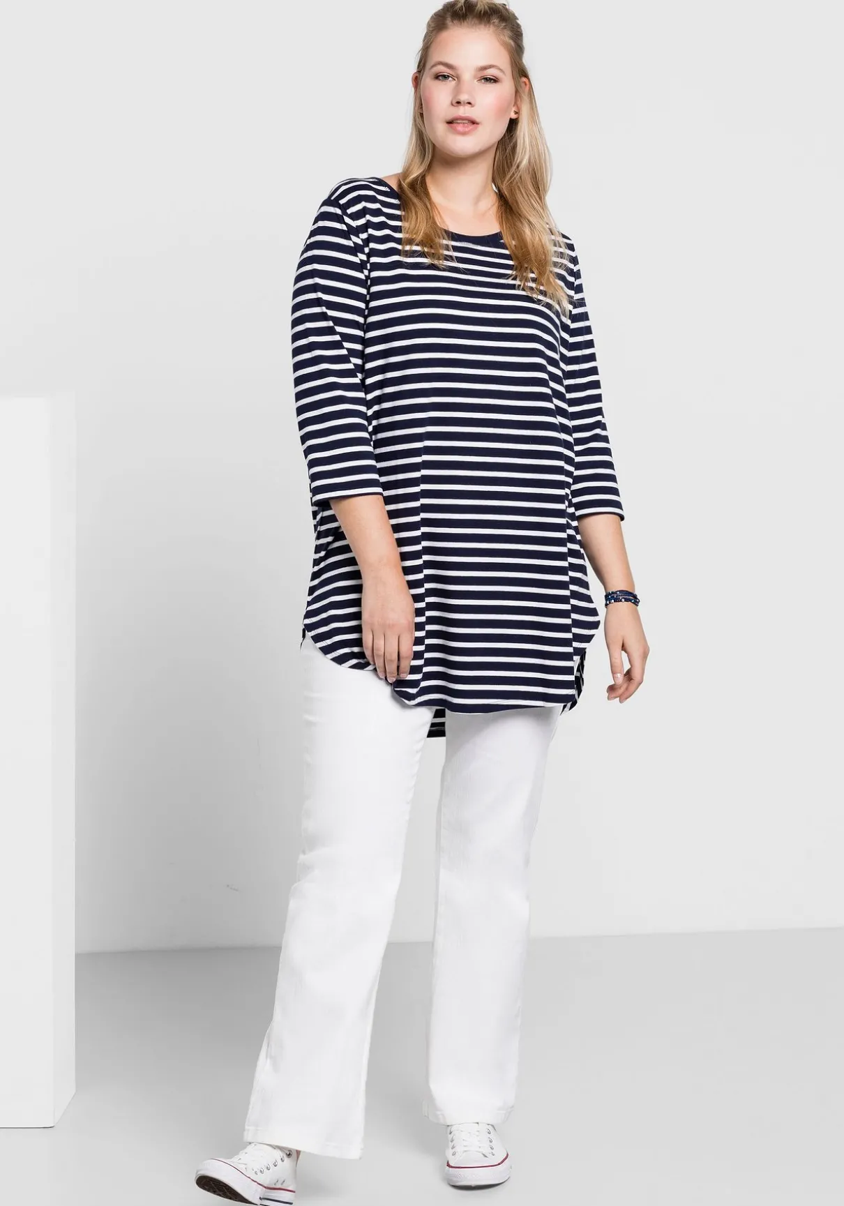 Bootcut-Jeans in 5-Pocket-Form, mit Used-Effekten