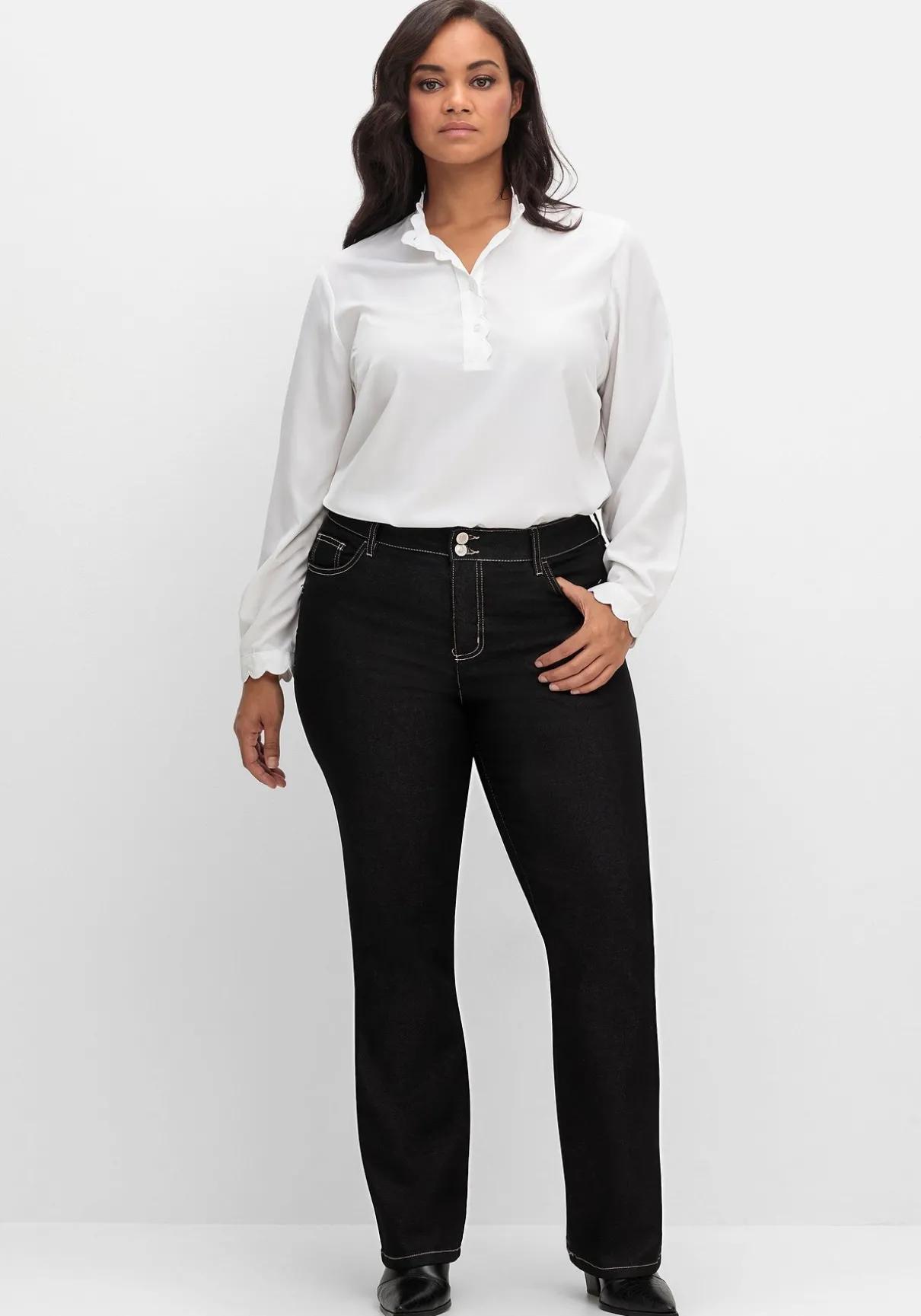 Bootcut-Jeans mit Push-up-Effekt