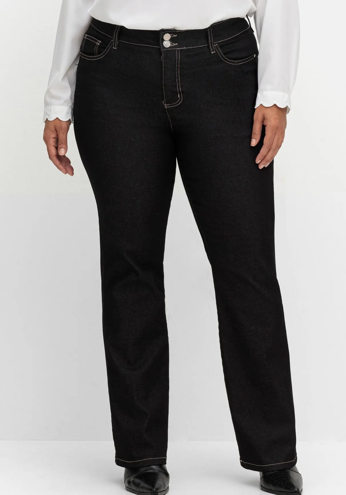 Bootcut-Jeans mit Push-up-Effekt