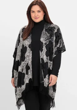 Cape im Kimonostil mit Samt- und Ausbrennerdetails