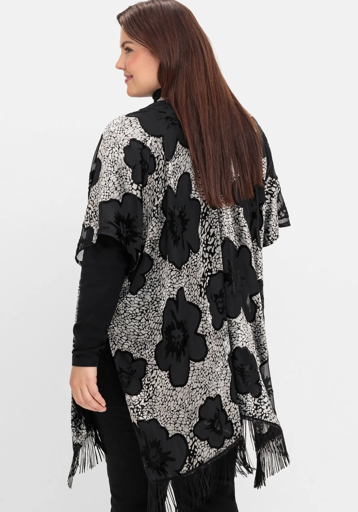 Cape im Kimonostil mit Samt- und Ausbrennerdetails