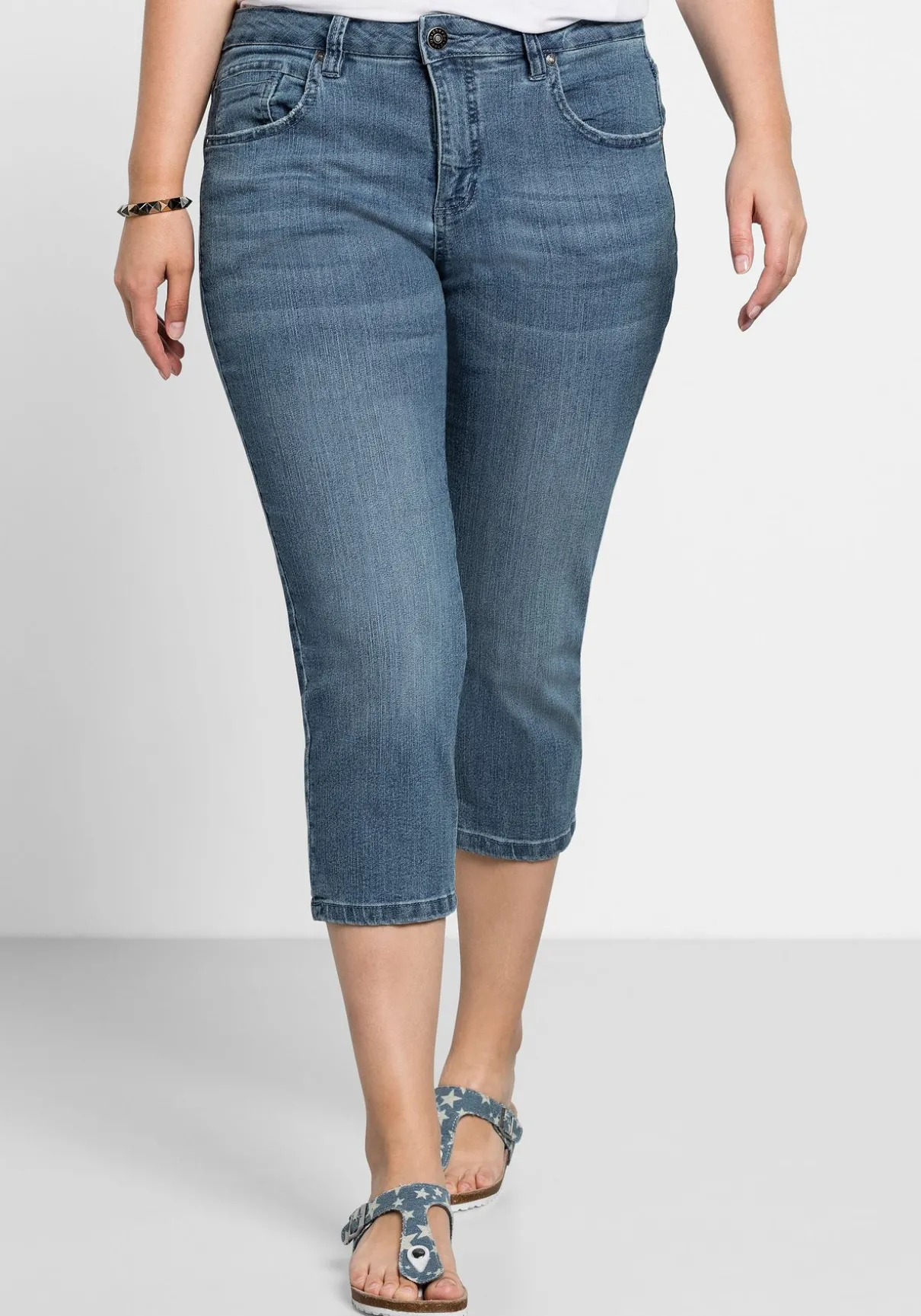 Caprijeans mit Used-Effekten