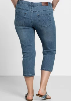 Caprijeans mit Used-Effekten