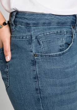 Caprijeans mit Used-Effekten